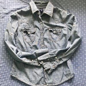 GAP chambray pearl snap shirt